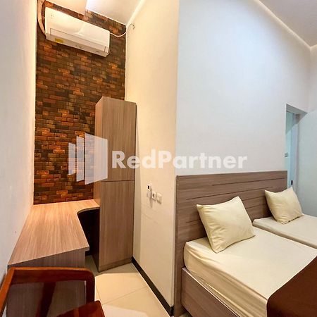 Griya Borobudur Malang Syariah Redpartner Blimbing  Екстериор снимка