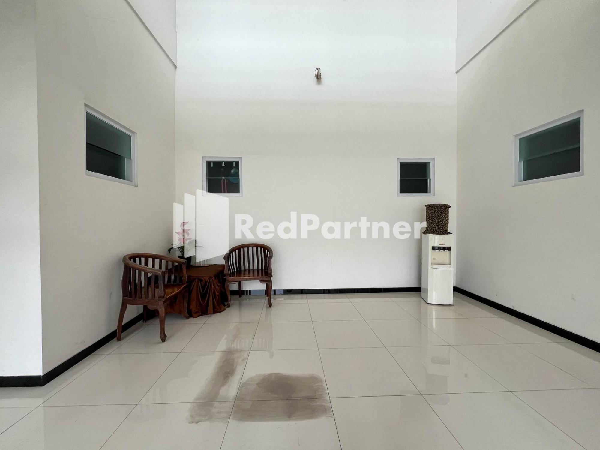 Griya Borobudur Malang Syariah Redpartner Blimbing  Екстериор снимка
