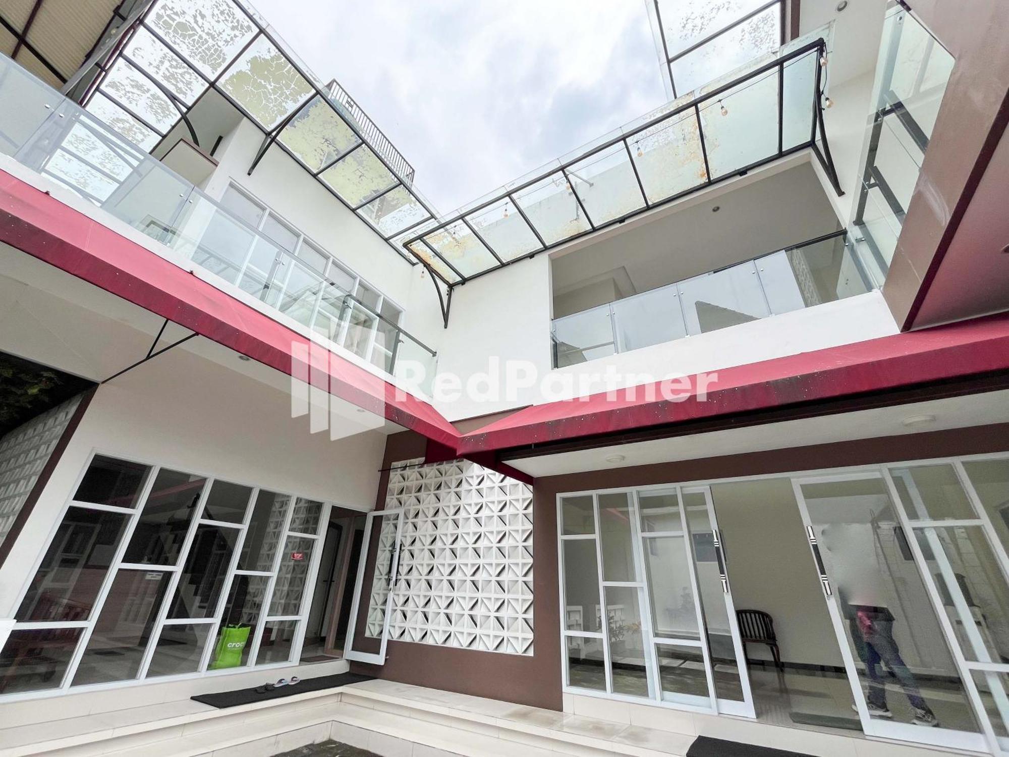 Griya Borobudur Malang Syariah Redpartner Blimbing  Екстериор снимка